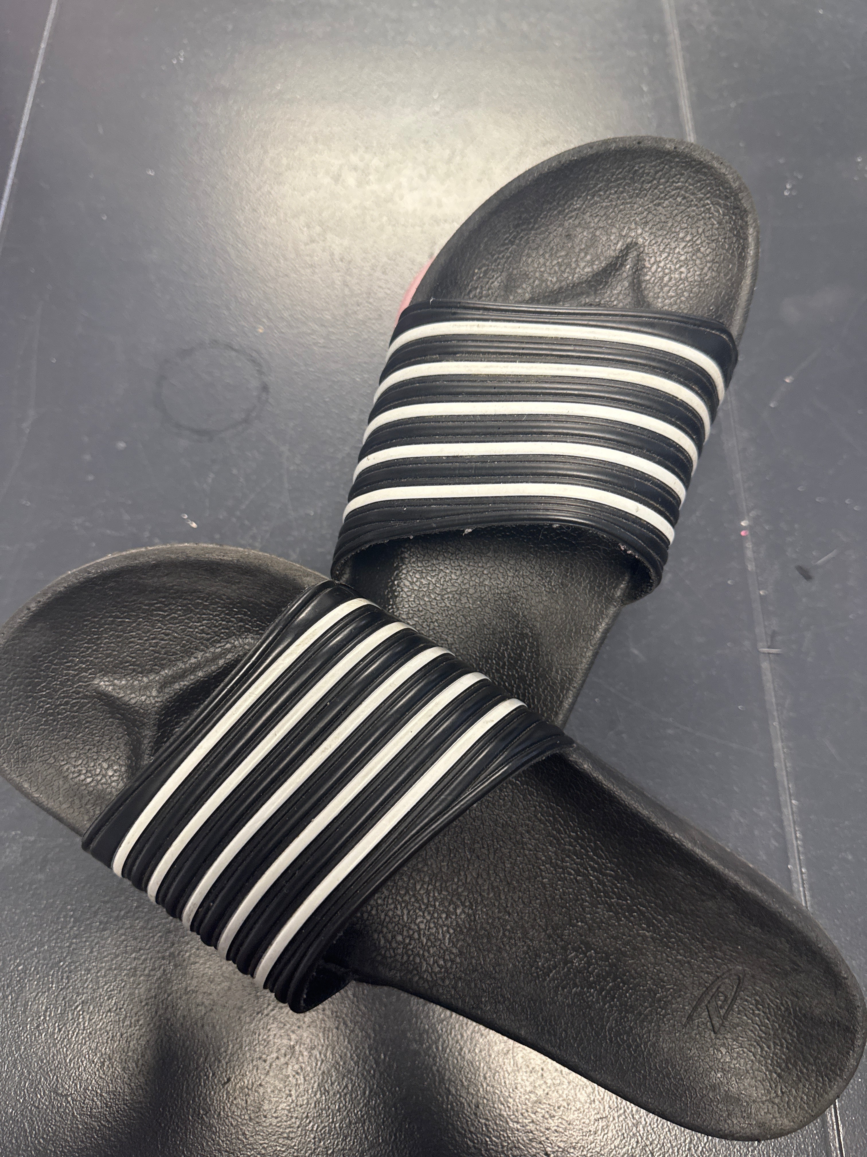MEN'S SNEAKERS AND SANDELS