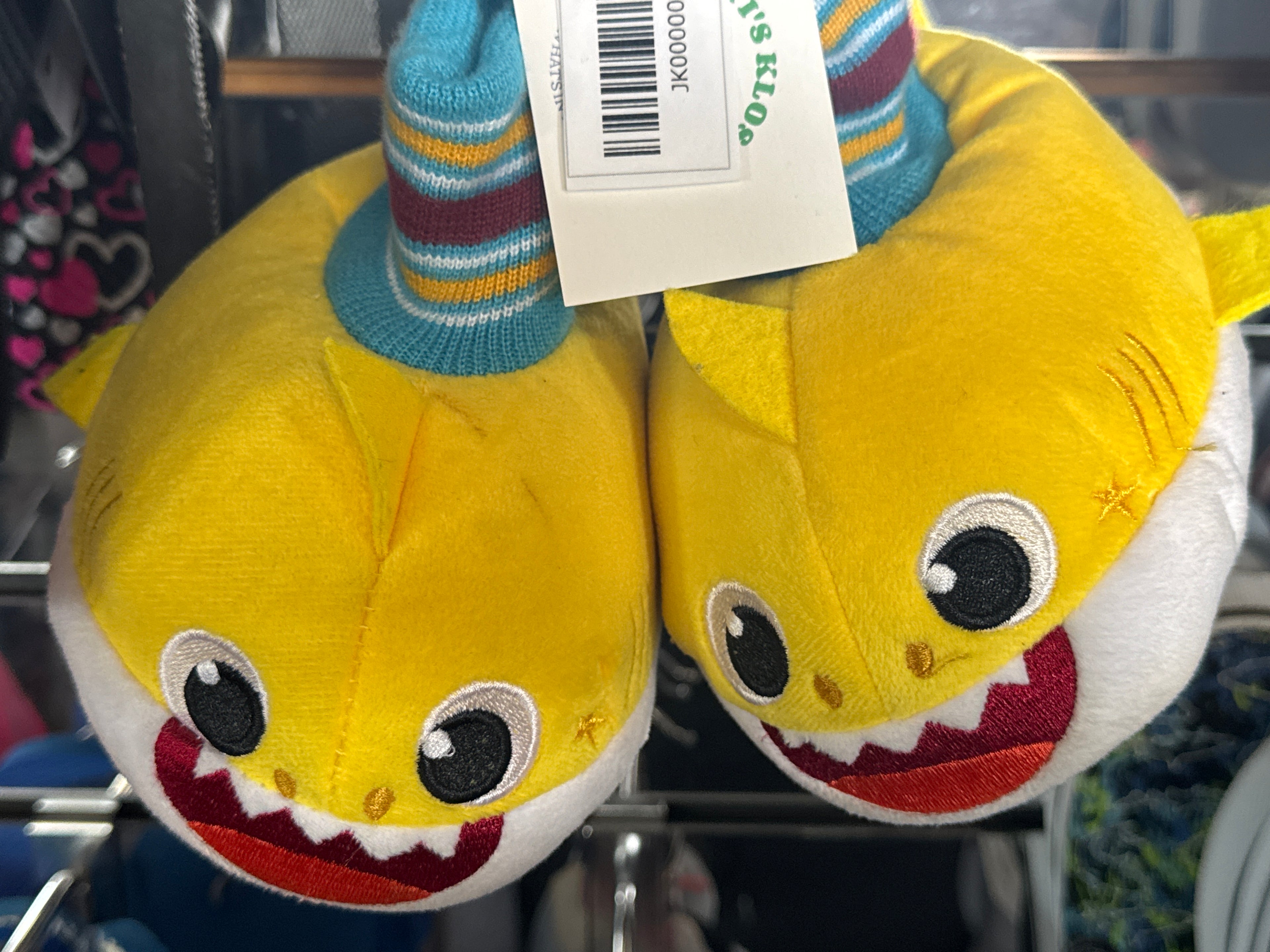 KIDS SHARK SLIPPERS SIZE SM