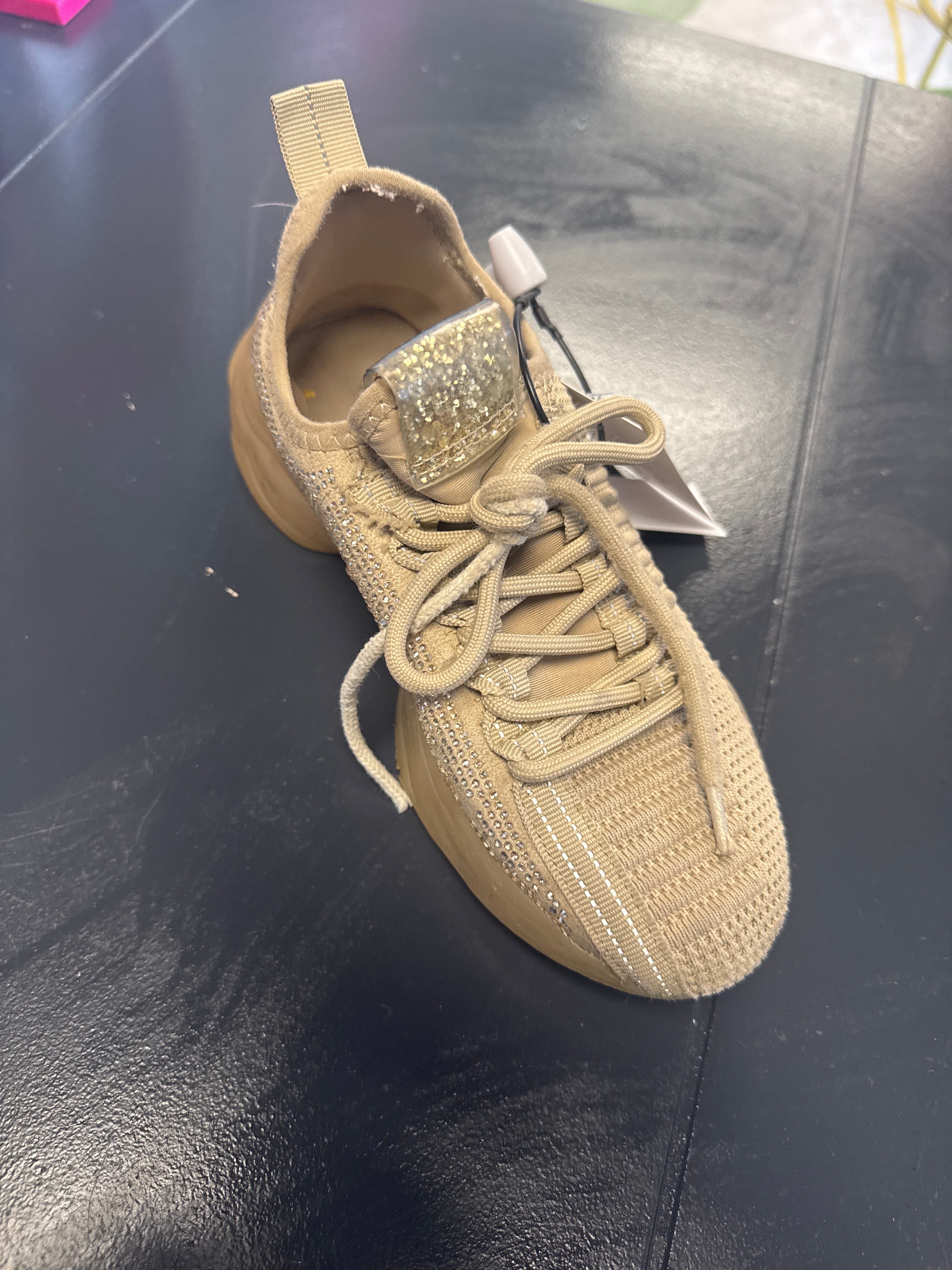 BIG KID GIRL SNEAKERS AND SANDELS